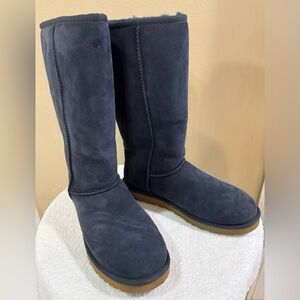 Uggs, classic tall, navy. Size 9M, like new—worn a few times. Smoke free home